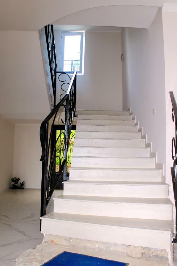 Tedo'S Guest House มาคินจอรี ภายนอก รูปภาพ